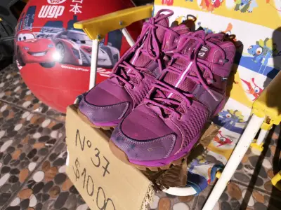 Zapatillas outdoor fucsias talla 37 - miniatura 1
