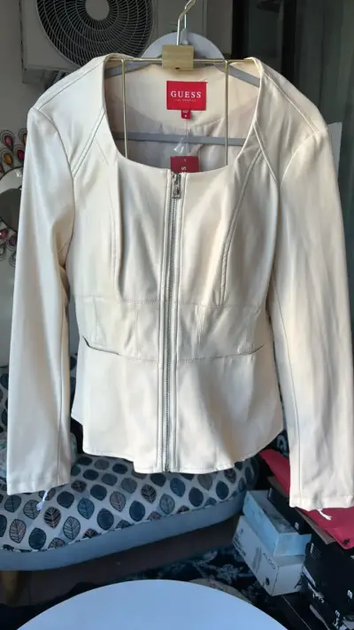 Chaqueta de ecocuero Guess Peplum - miniatura 1