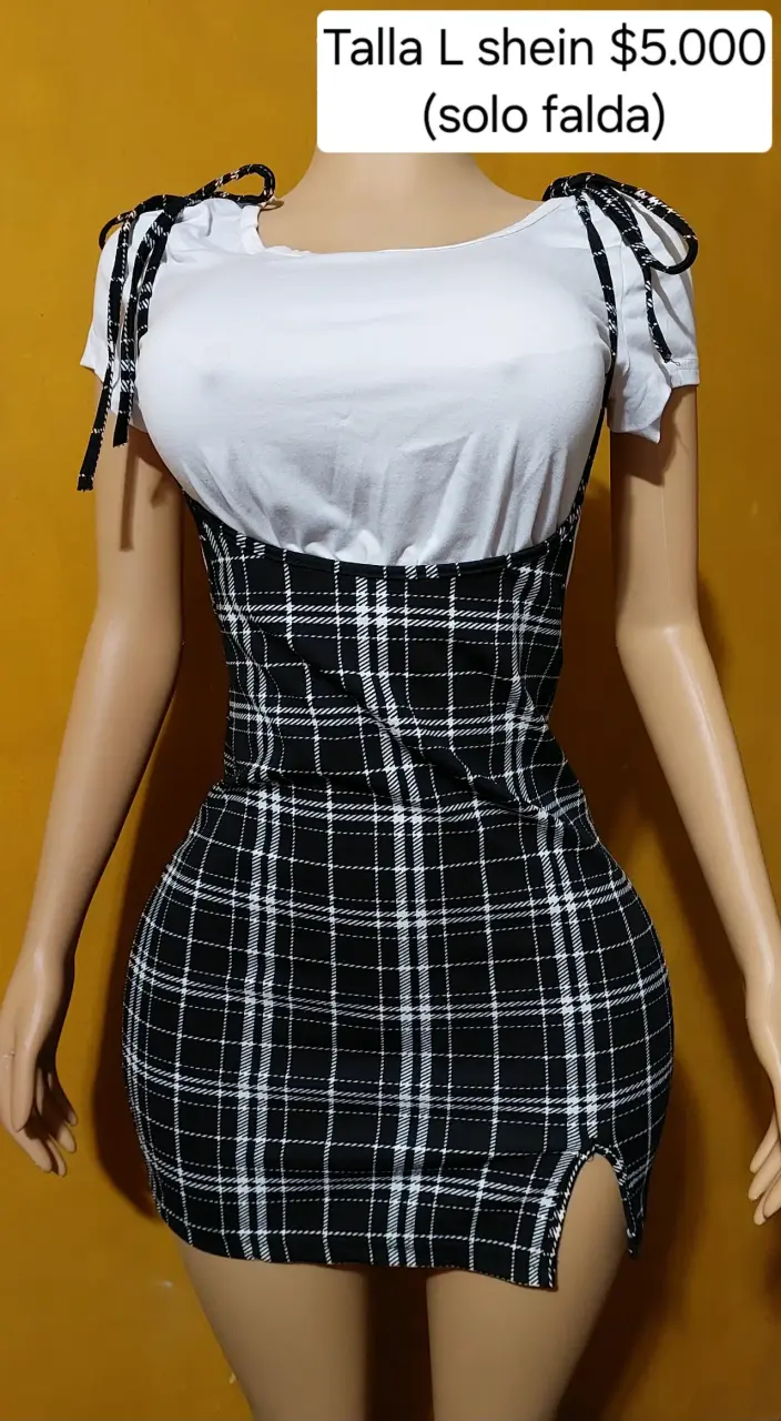 Falda corta a cuadros estilo jardinera talla L