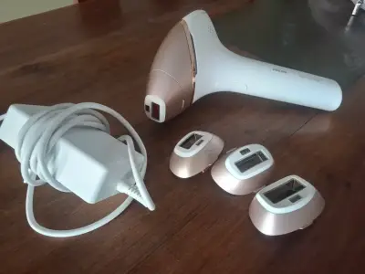 Depiladora IPL Philips Lumea Prestige con accesorios - miniatura 2