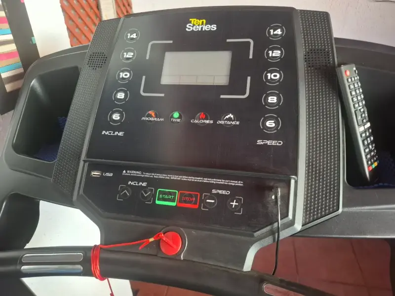 Caminadora eléctrica Ten Series con inclinación - 2