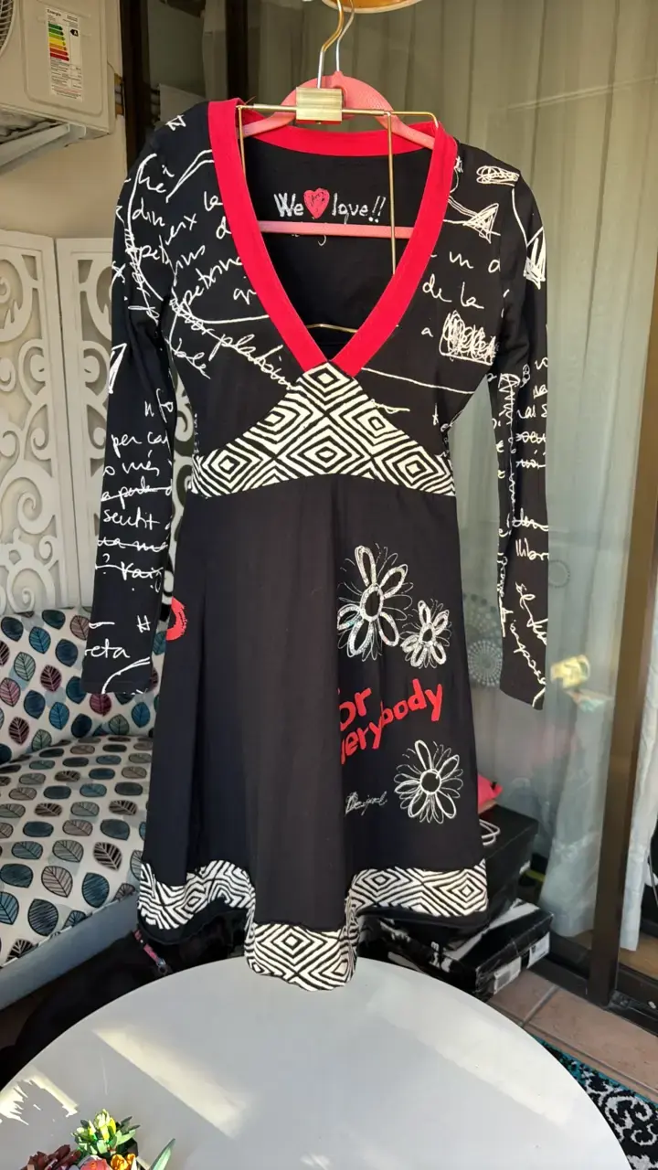 Vestido Desigual negro con rojo y lentejuelas - 1