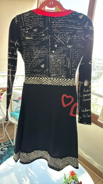 Vestido Desigual negro con rojo y lentejuelas - miniatura 5
