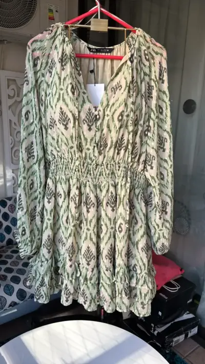 Vestido estampado bohemio Zara talla Mi - miniatura 1
