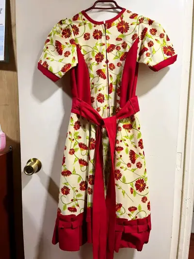 Vestido Huasa Talla 14  con abrigo rojo elegante - miniatura 1