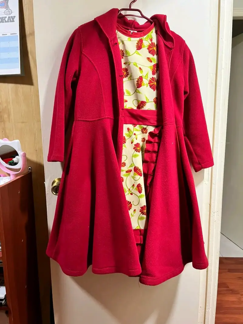 Vestido Huasa Talla 14 con abrigo rojo elegante - 2