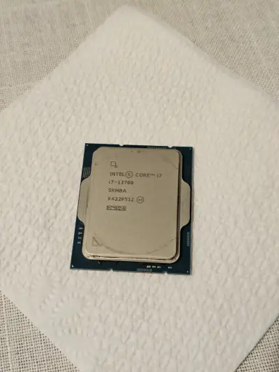 Procesador Intel Core i7-13700 de alto rendimiento - miniatura 1