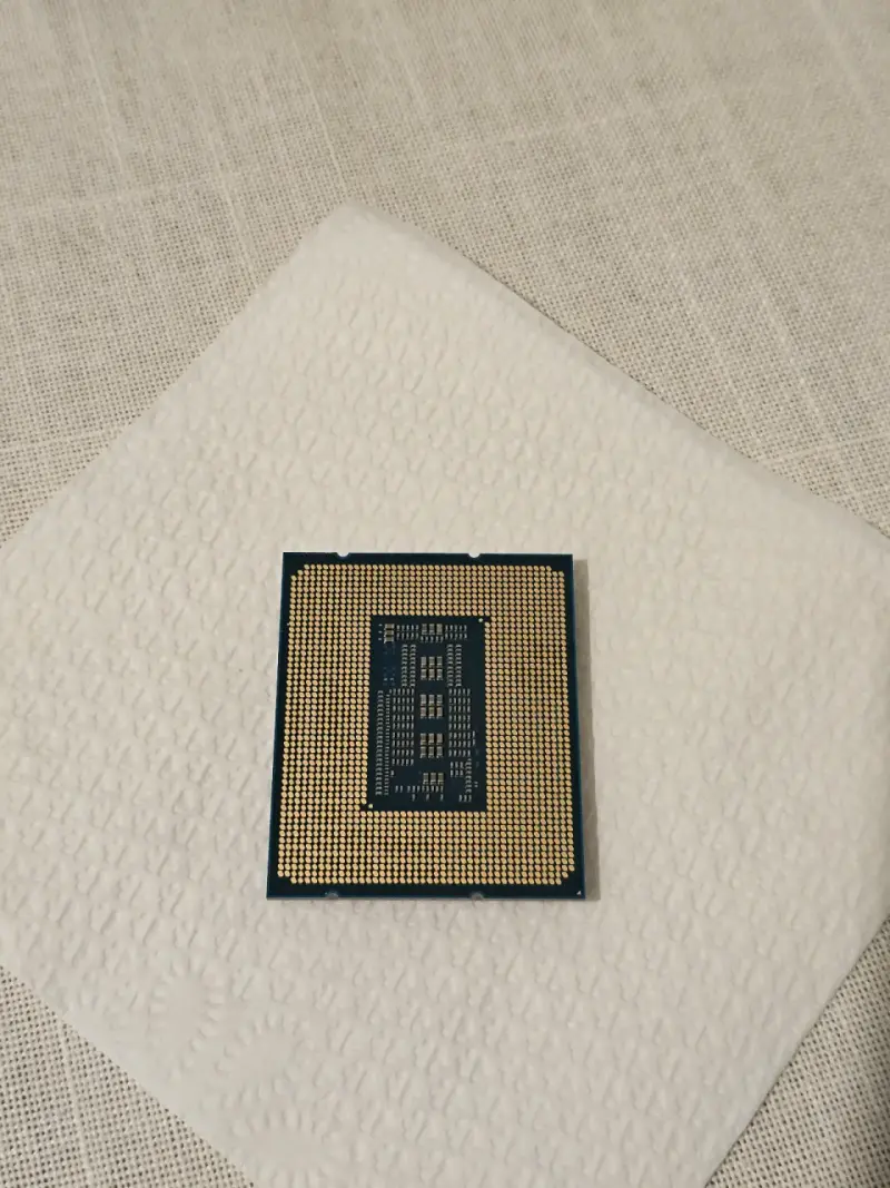 Procesador Intel Core i7-13700 de alto rendimiento - 2