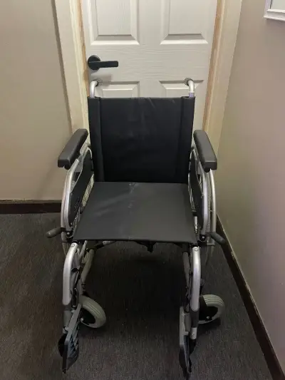 Silla de ruedas plegable Lesenhilf - miniatura 5