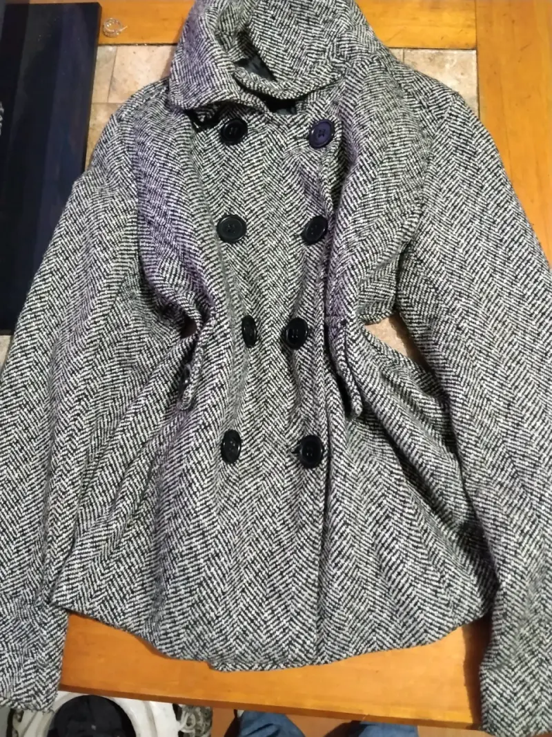 Abrigo gris con doble botonadura - 1