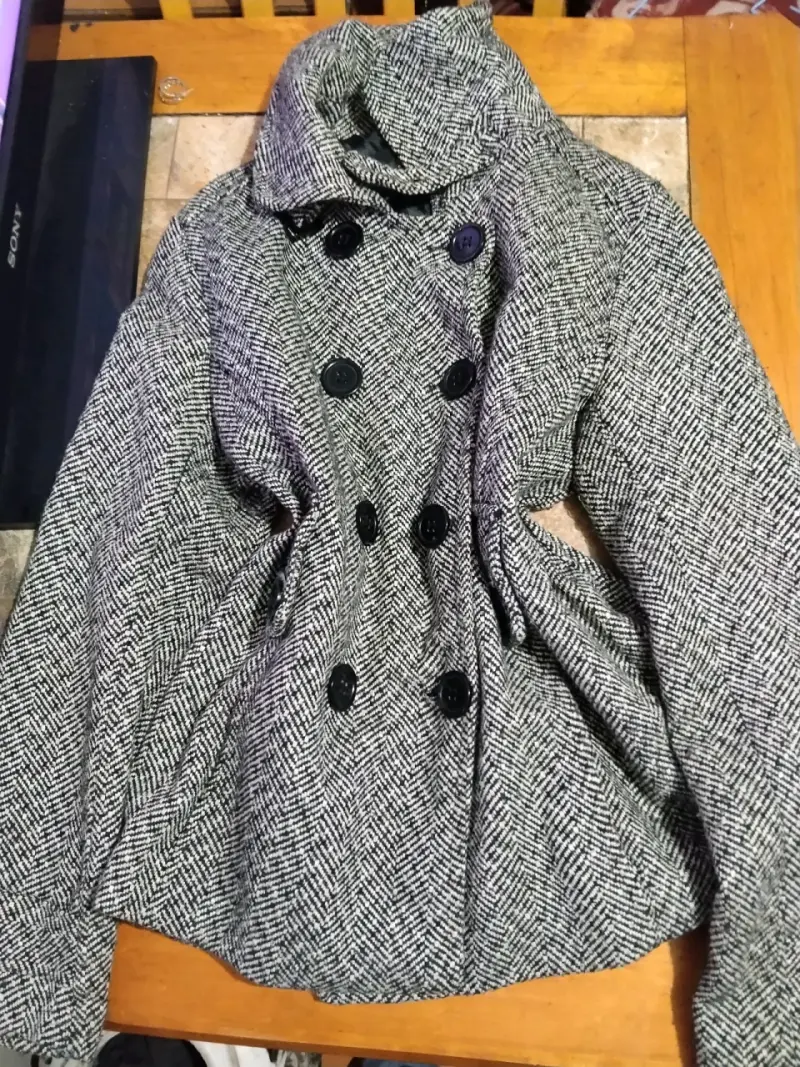 Abrigo gris con doble botonadura - 3