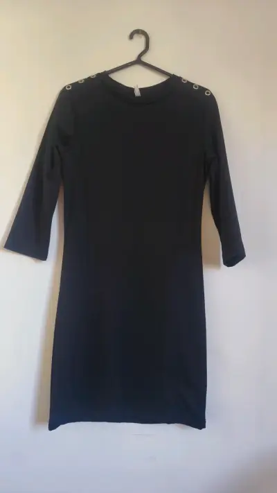 Vestido negro con detalles en los hombros Blu Girl - miniatura 1