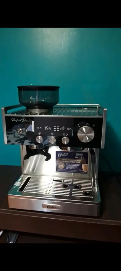 Cafetera espresso Oster Perfect Brew con molinillo integrado - miniatura 1