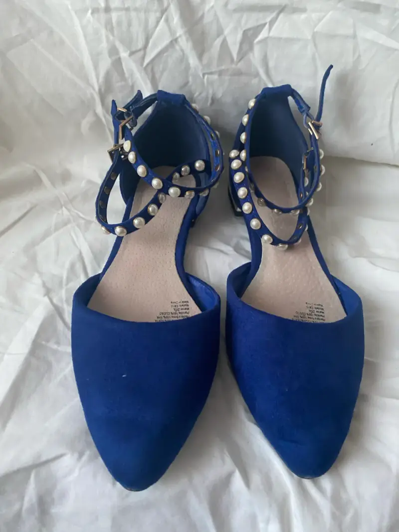 Zapatos planos azules con perlas decorativas - 2