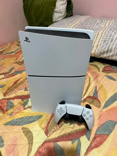 Consola PlayStation 5 con control - miniatura 1