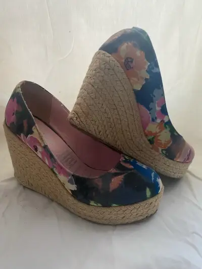 Zapatos de cuña con estampado floral - miniatura 1
