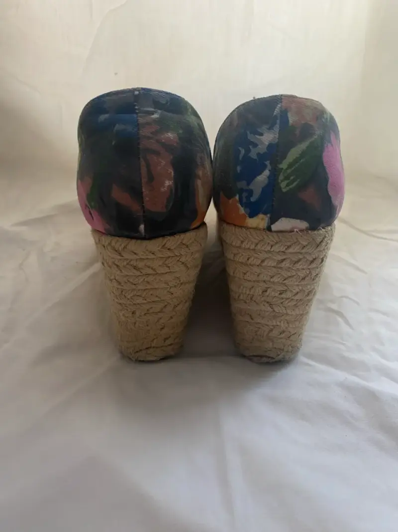 Zapatos de cuña con estampado floral - 3