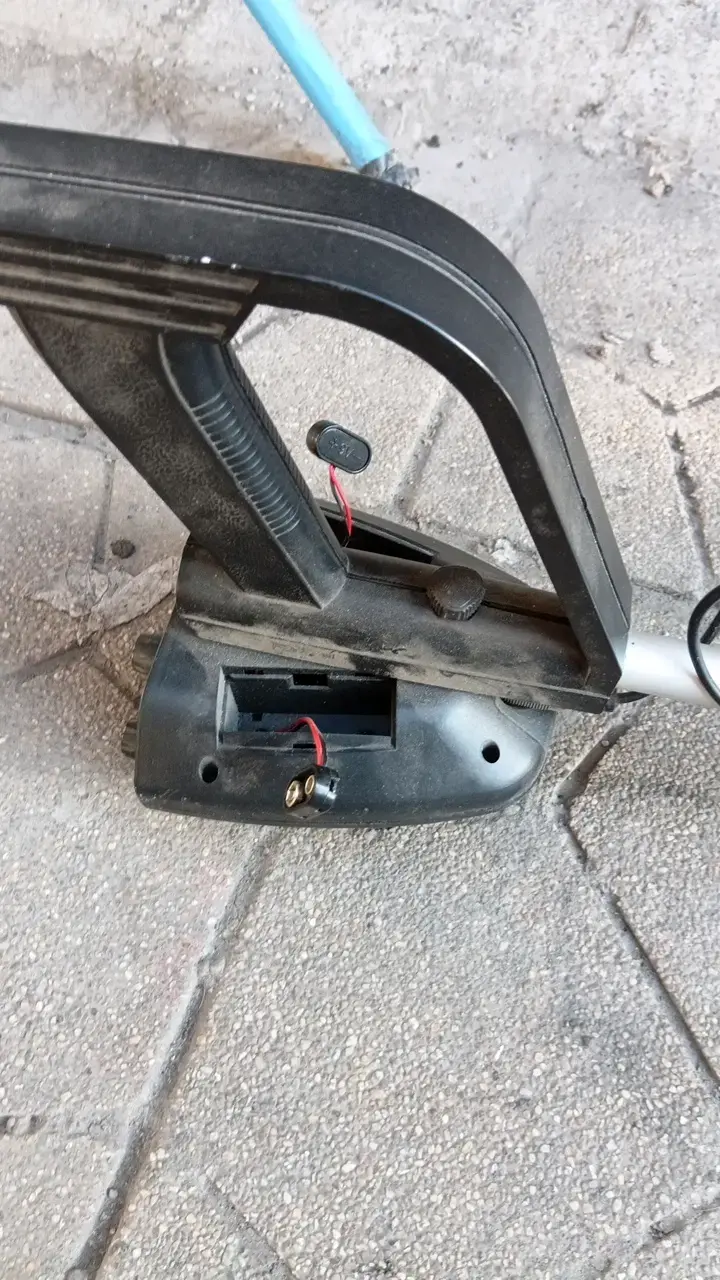 Detector de metales portátil con pantalla analógica - 4