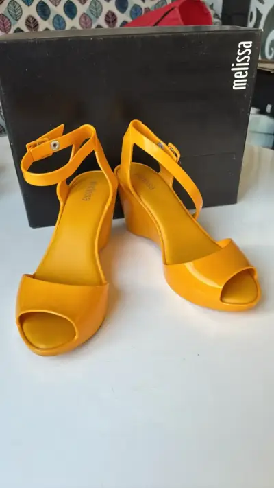 Sandalias amarillas de plataforma Melissa - miniatura 1