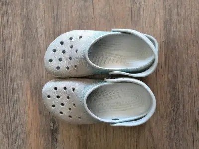 Zuecos Crocs para niños con brillo - miniatura 1