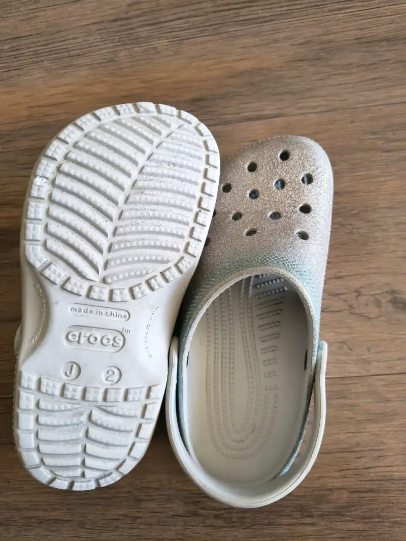 Zuecos Crocs para niños con brillo - 2