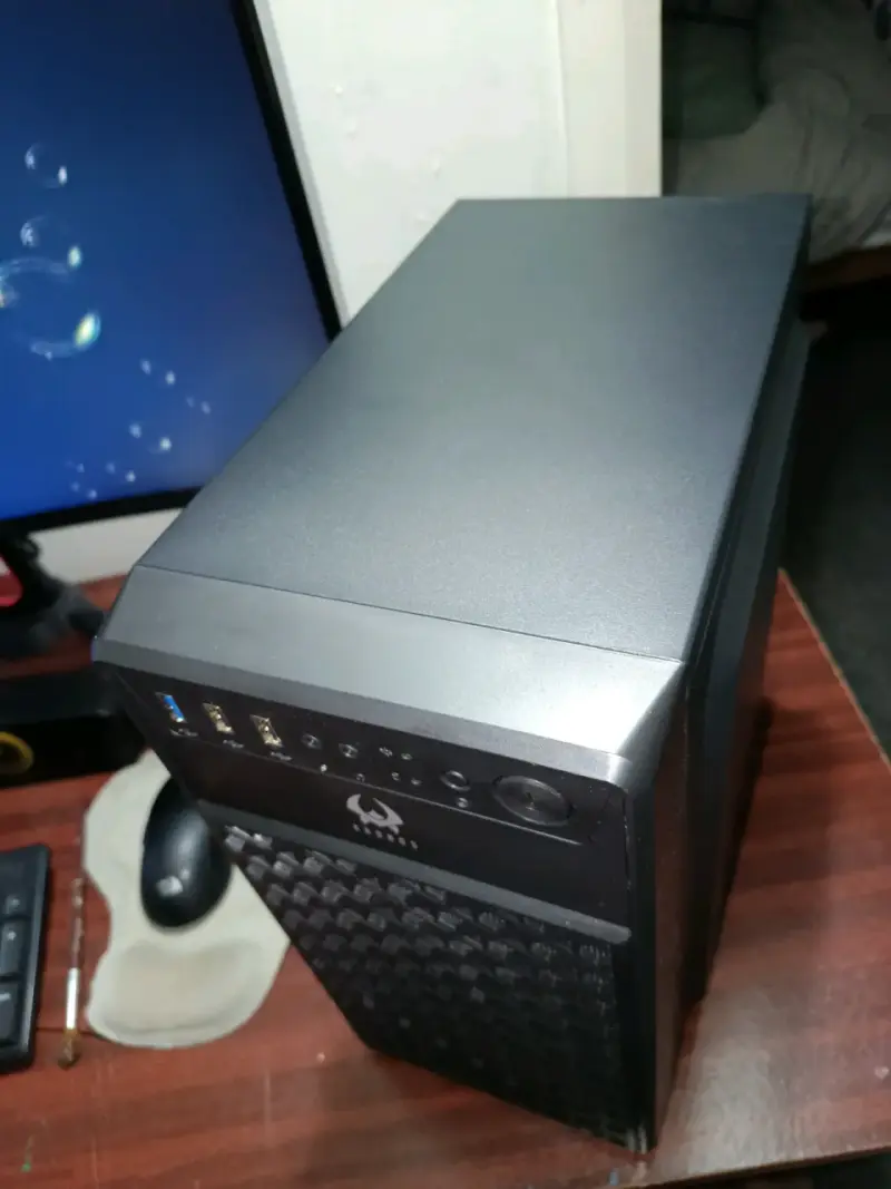 Gabinete de PC Kronos con puertos USB - 2