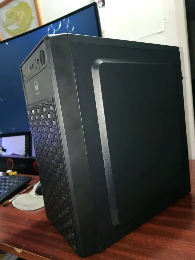 Gabinete de PC Kronos con puertos USB - 3