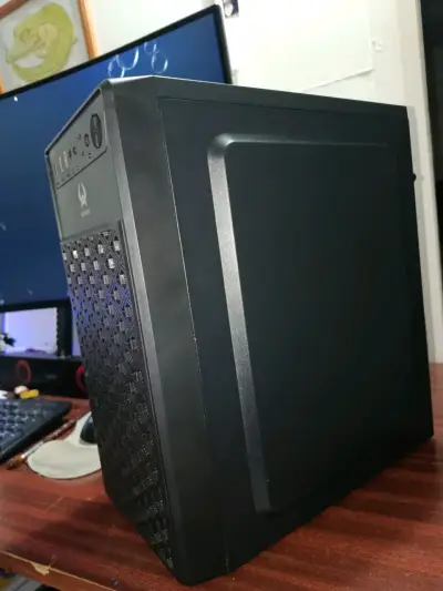 Gabinete de PC Kronos con puertos USB - miniatura 3
