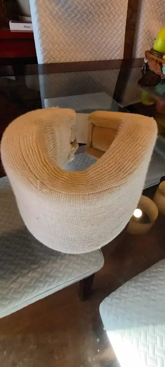 Collarín cervical ortopédico beige talla S - 1