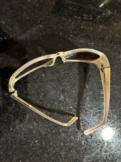 Gafas de sol Guess beige con estuche - miniatura 5