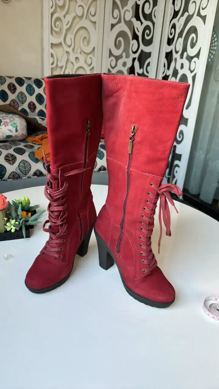Botas altas rojas con cordones y tacón - 2