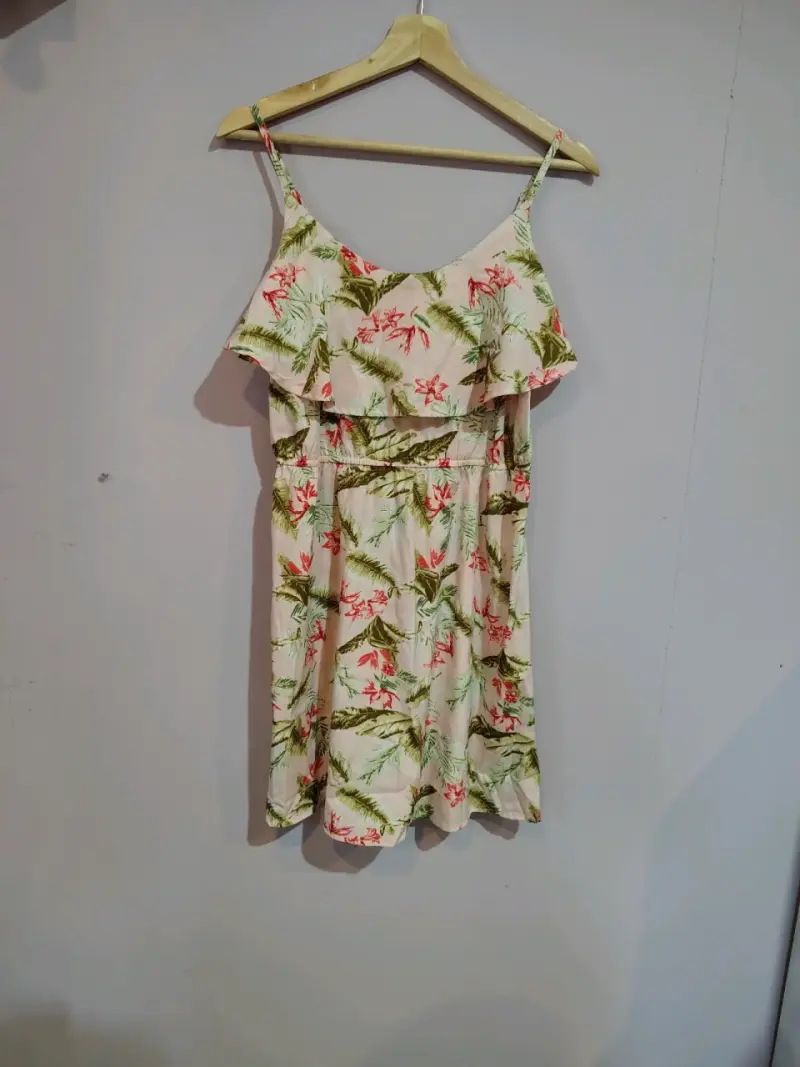 Vestido floral de verano con tirantes - 2