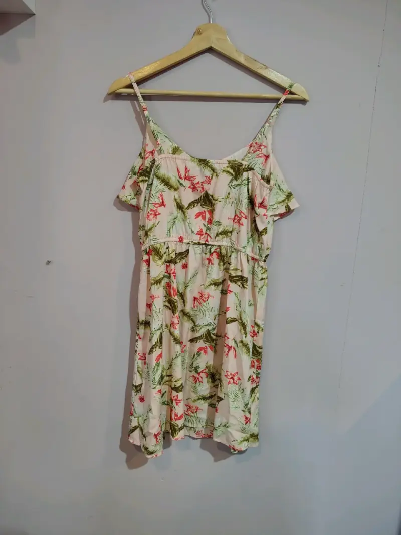 Vestido floral de verano con tirantes - 3