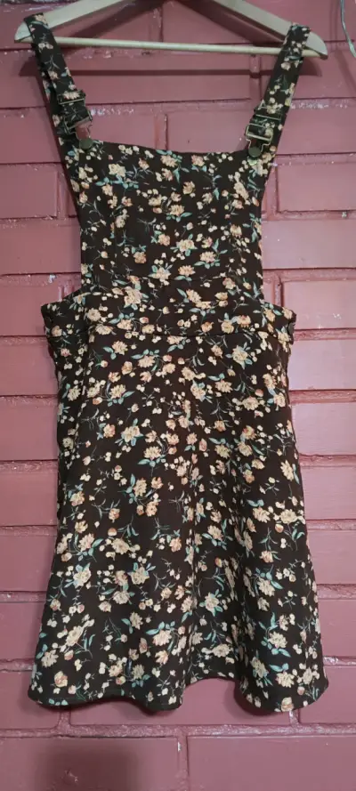 Vestido floral con tirantes ajustables - miniatura 1