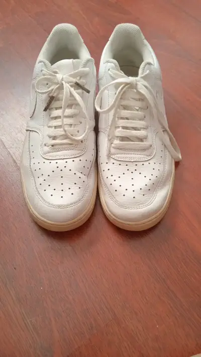Zapatillas Nike deportivas blancas. - miniatura 1