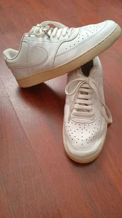 Zapatillas Nike deportivas blancas. - miniatura 2