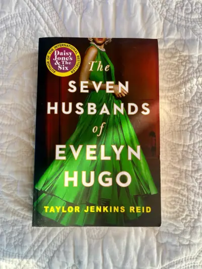 Libro The Seven Husbands of Evelyn Hugo en inglés - miniatura 1