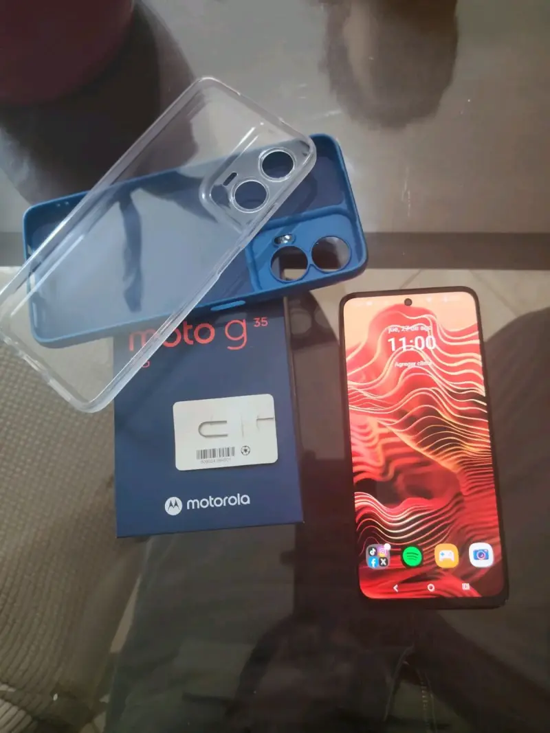 Motorola Moto G35 256GB con funda - 1