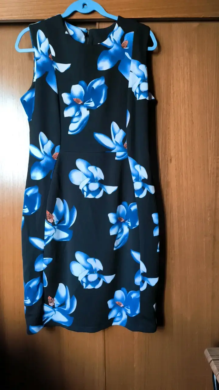 Vestido sin mangas con estampado floral azul