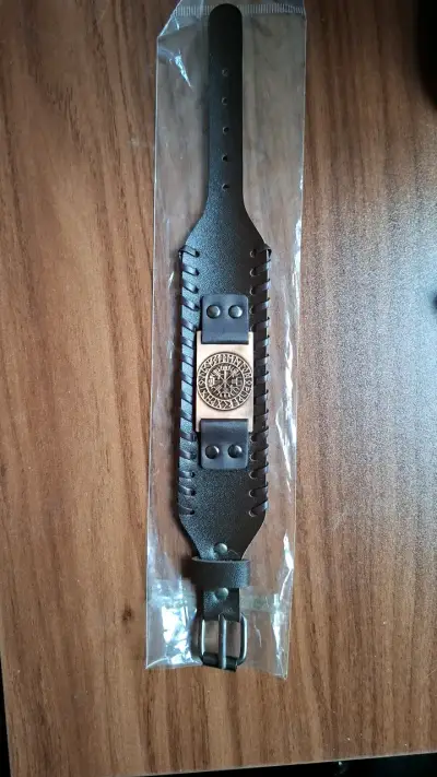 Brazalete de cuero con diseño vikingo - miniatura 1