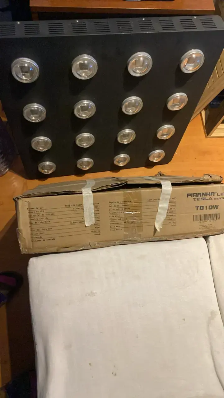 Panel LED Piranha Tesla Series T810W - 2