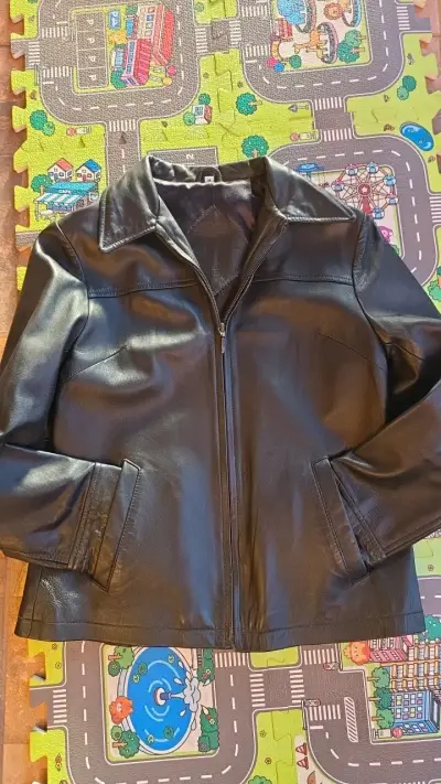 Chaqueta de cuero negra talla M - miniatura 1