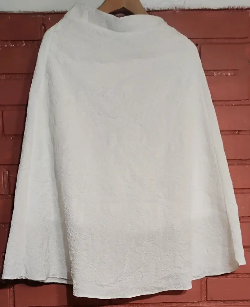 Conjunto de blusa y falda blancos con botones - 3