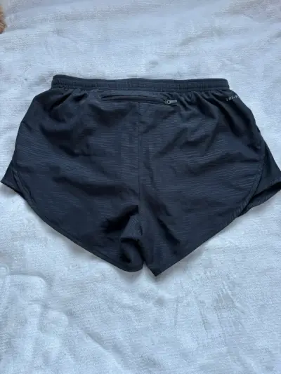 Shorts deportivos Nike Dri-Fit negros de mujer xs - miniatura 2