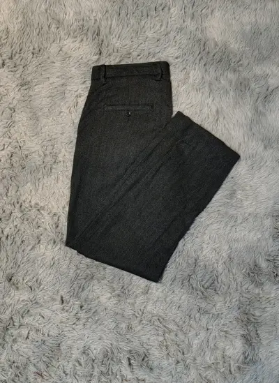 Pantalones de vestir gris oscuro. - miniatura 1