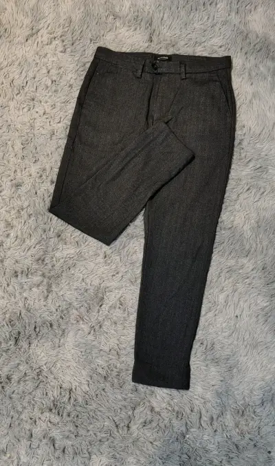 Pantalones de vestir gris oscuro. - miniatura 2