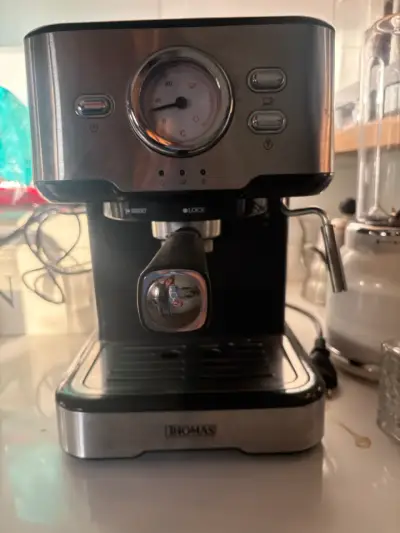 Cafetera espresso Thomas con vaporizador - miniatura 1