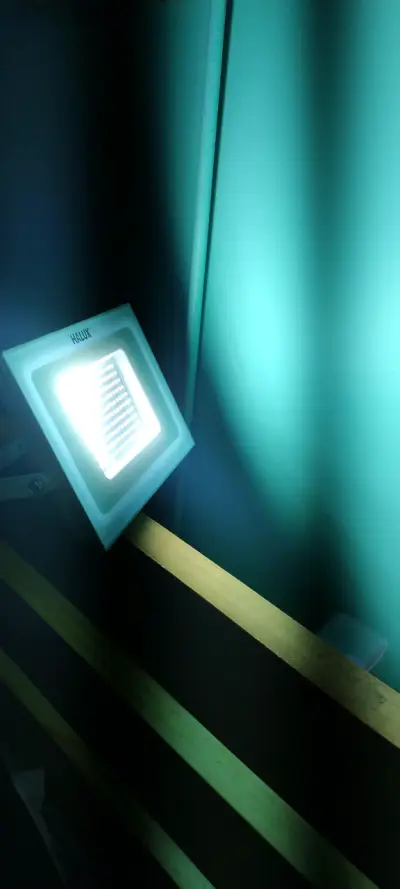 Reflector LED Halux con enchufe - miniatura 1