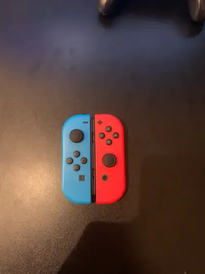 Joy-Con Nintendo Switch Azul y Rojo - miniatura 1