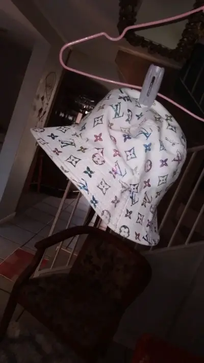 Sombrero bucket blanco con estampado colorid - miniatura 2
